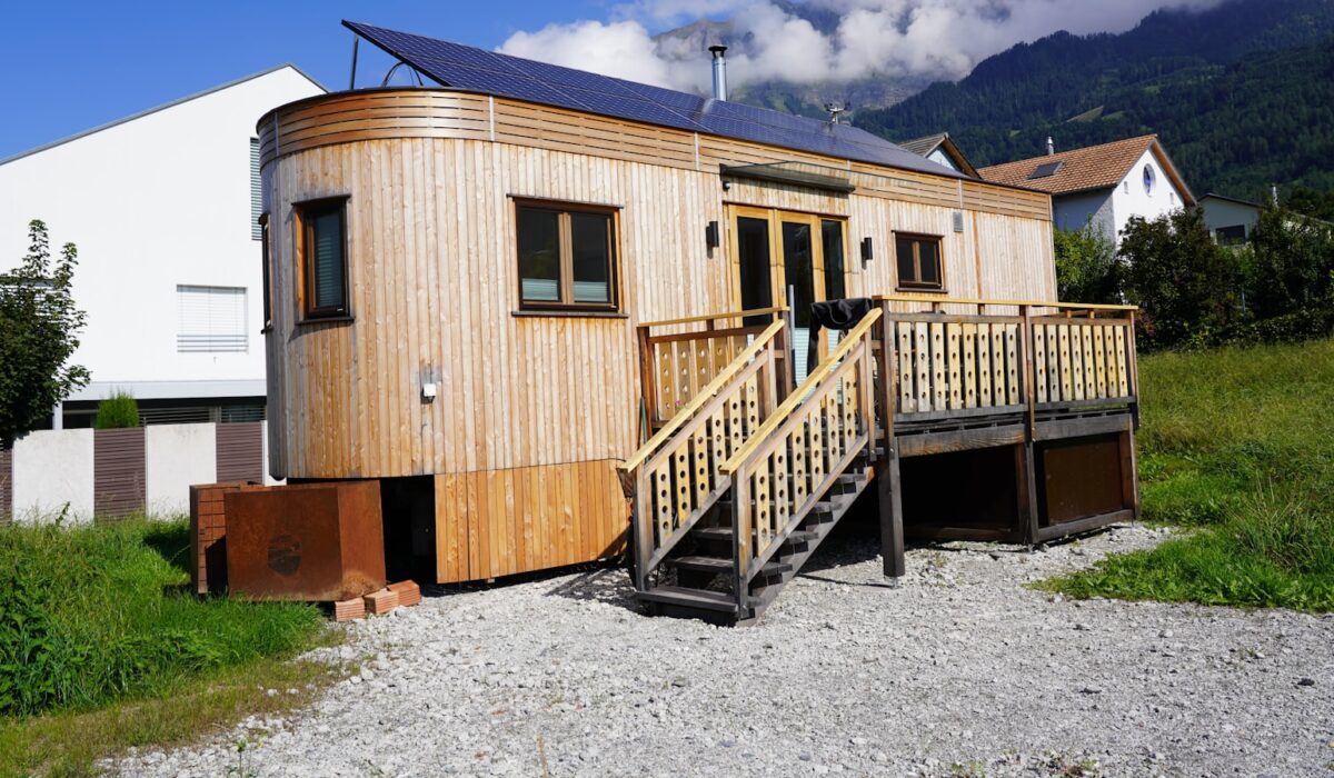 How to Choose a Tiny-Home Trailer: Bumper-Pull vs Gooseneck