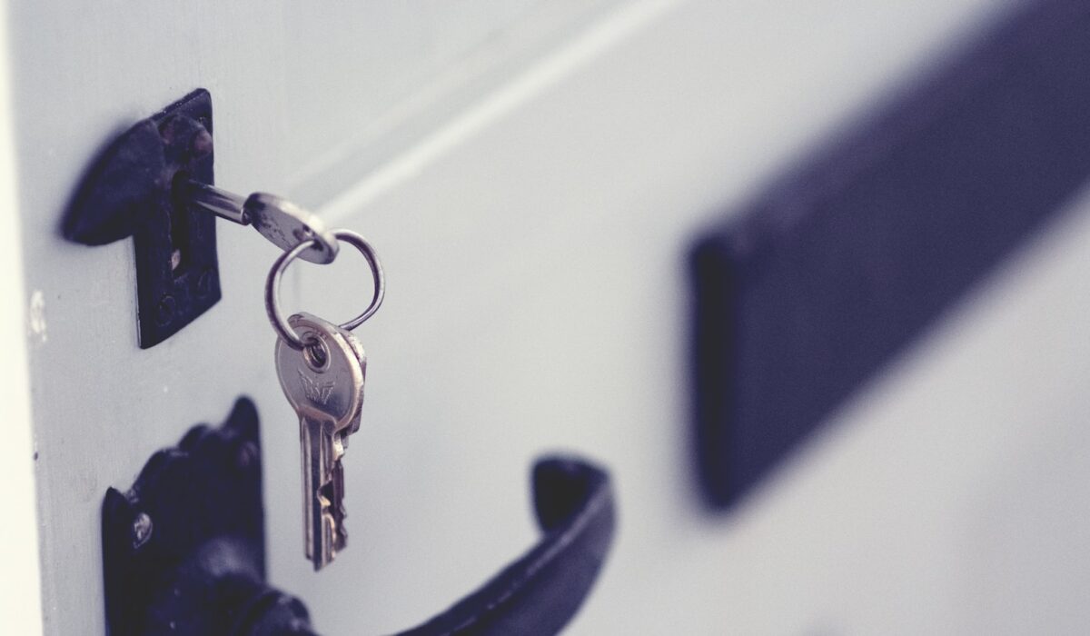 Tiny-Home Security: Locks, Cameras, and Peace of Mind